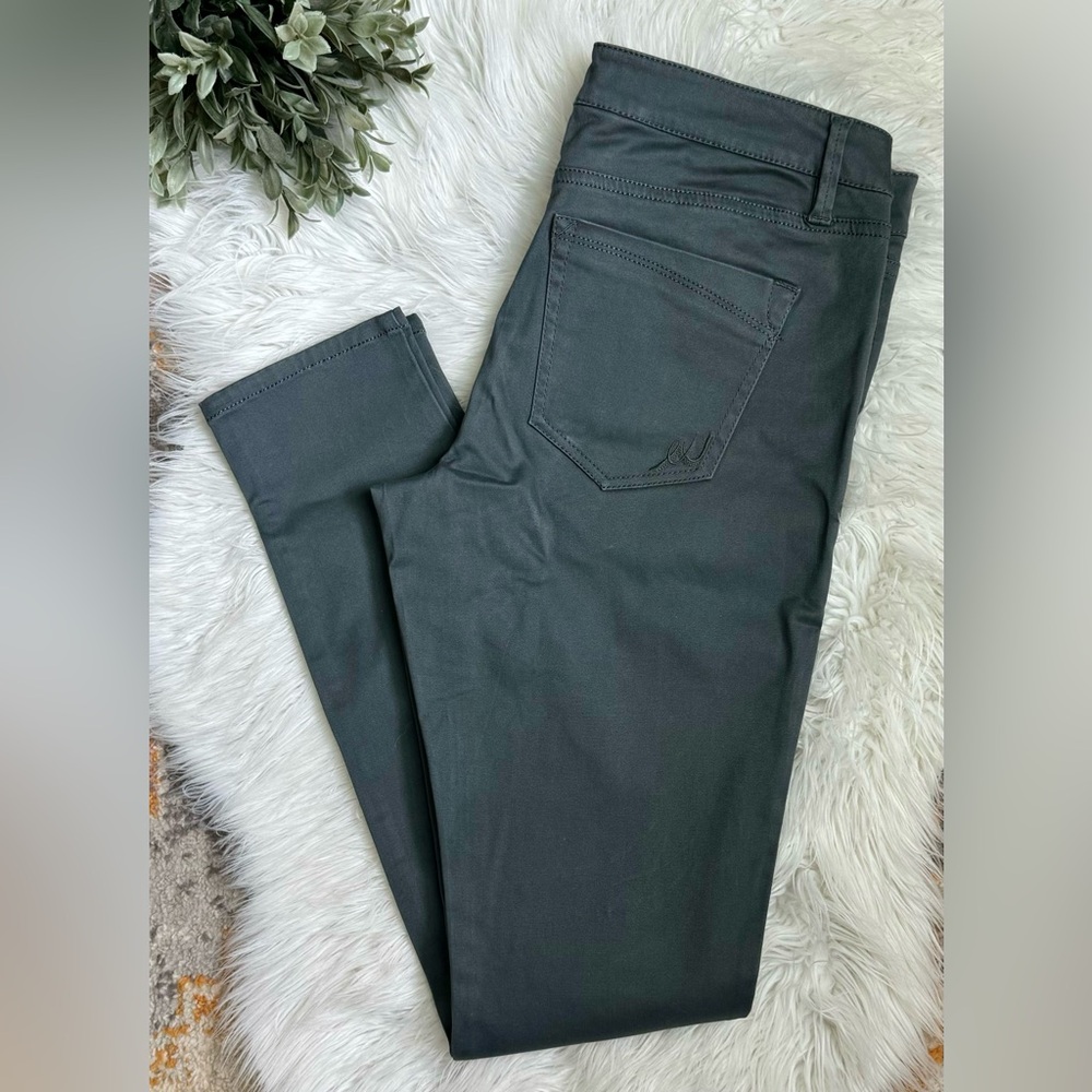 EXPRESS Low Rise Legging (Size 8 Reg)